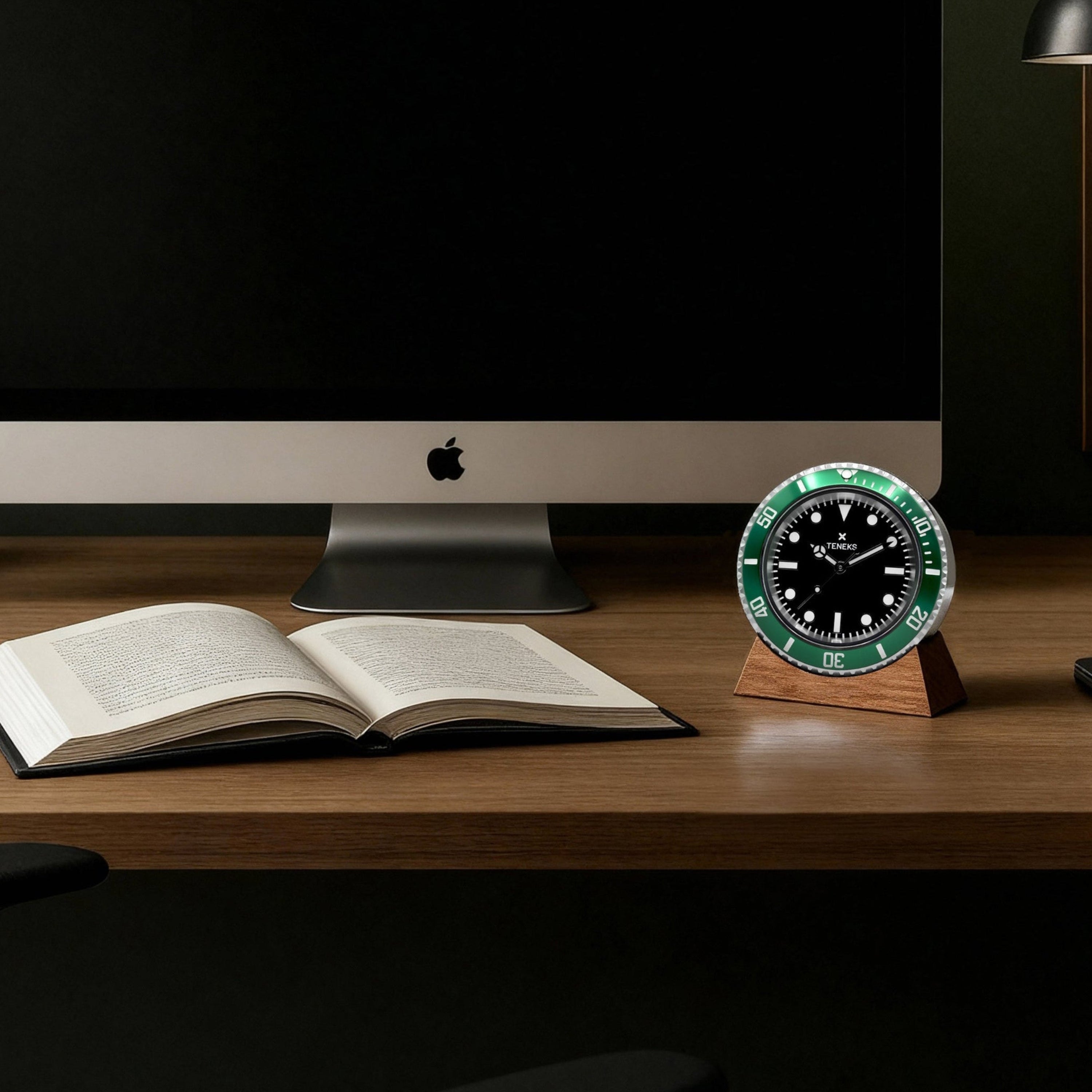Diver Desk Clock - Green