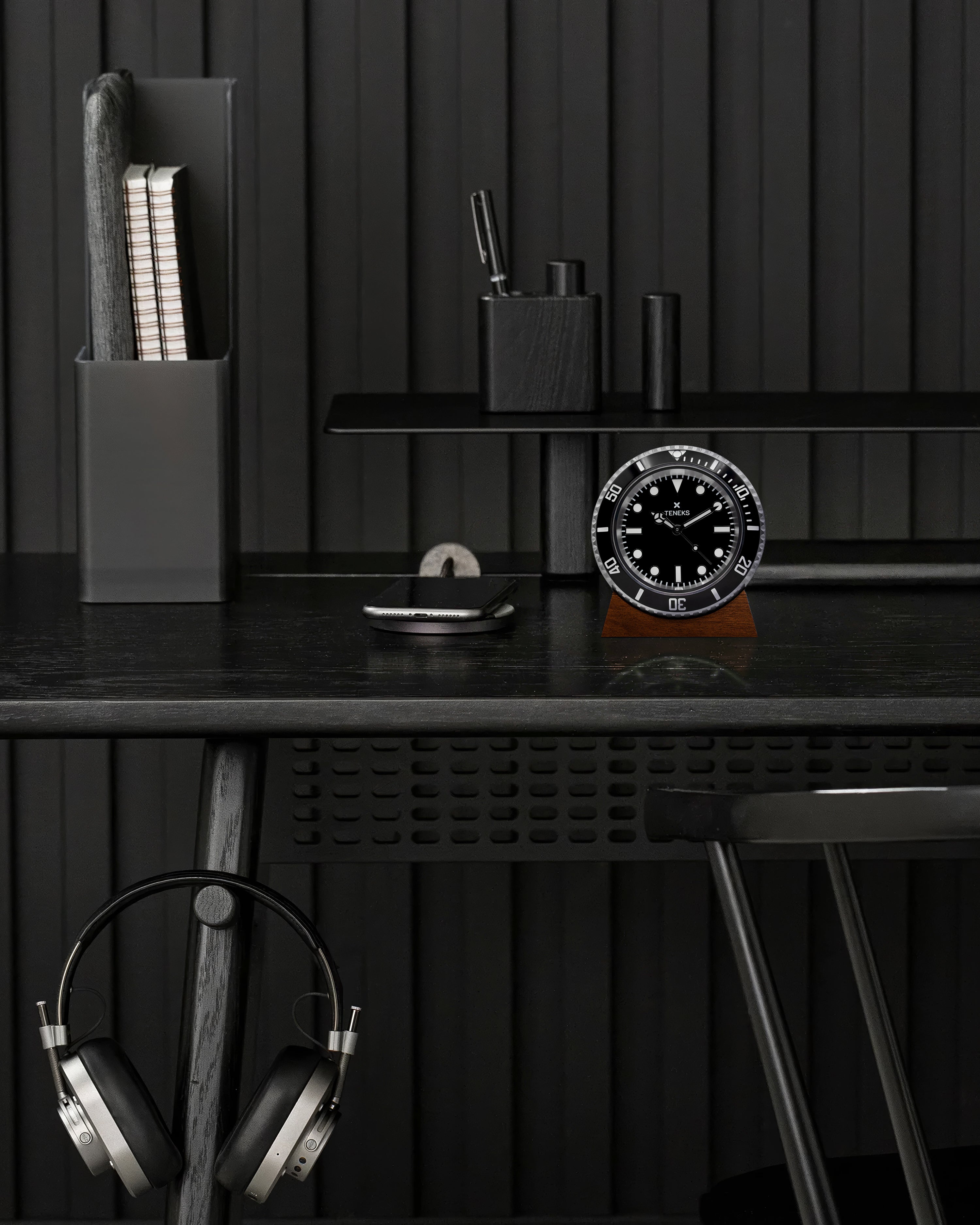 Diver Desk Clock - Black