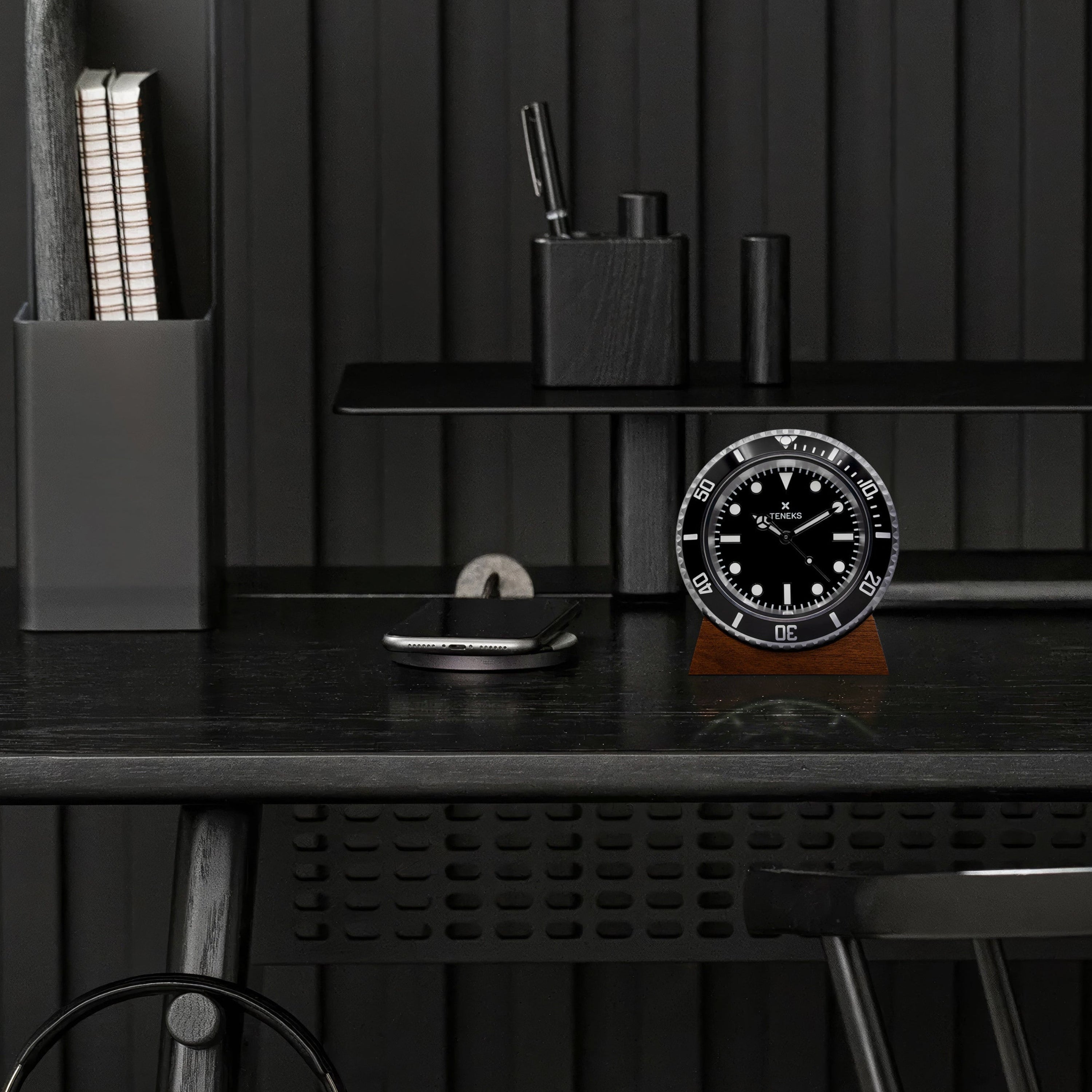 Diver Desk Clock - Black