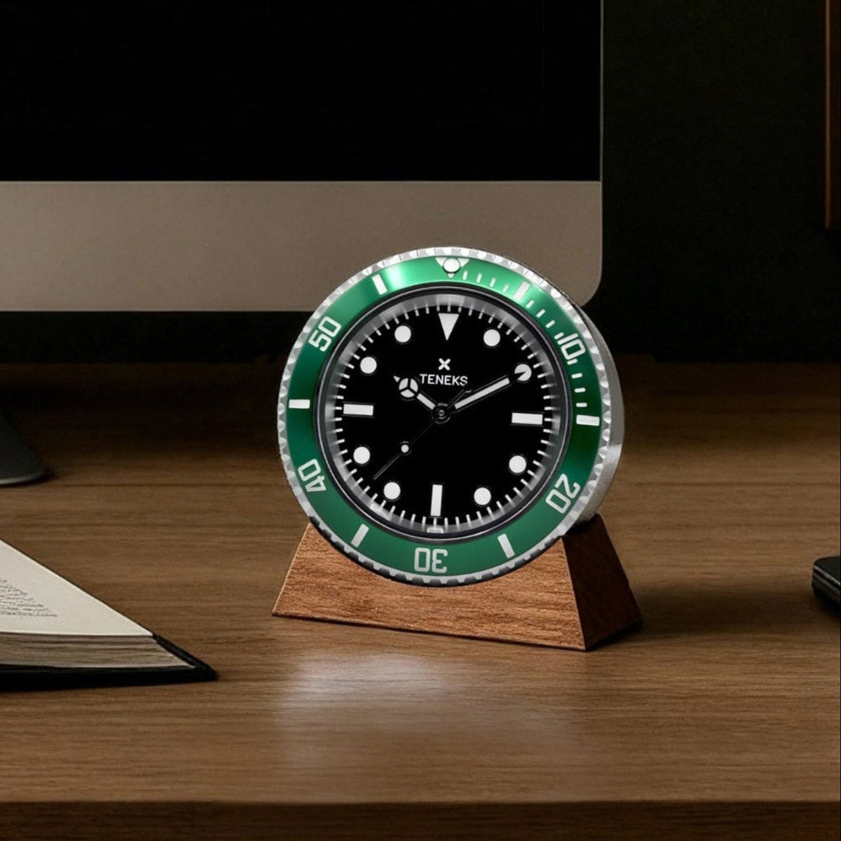 Diver Desk Clock