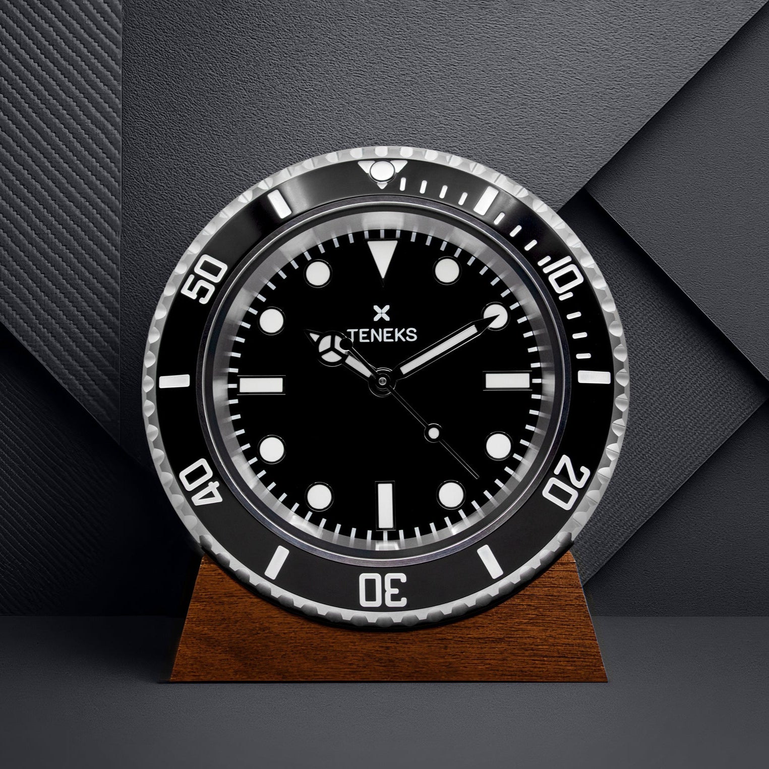 Diver Desk Clock - Black