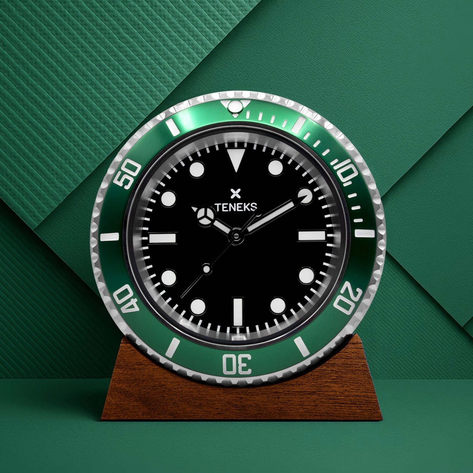 Diver Desk Clock - Green